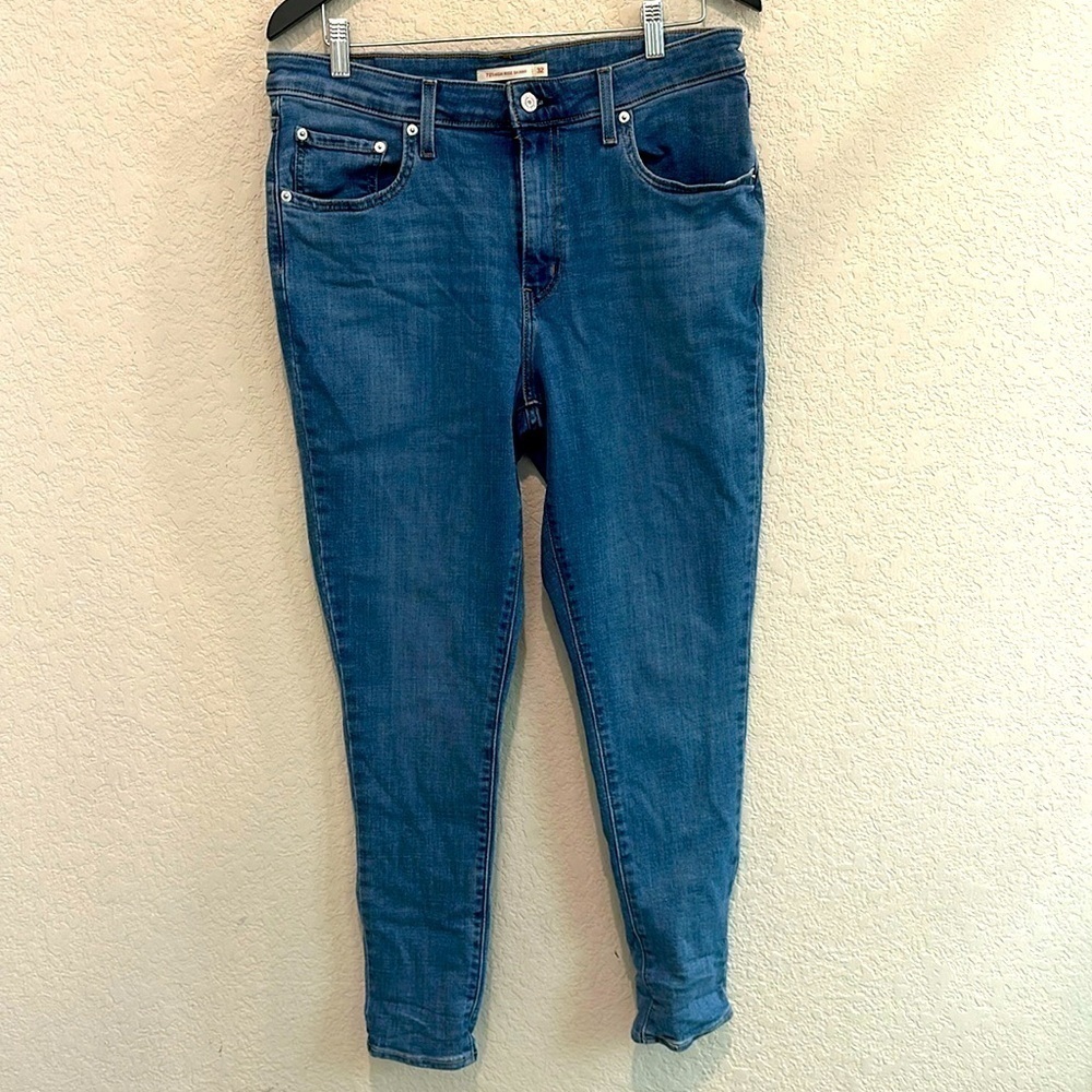 Levi’s jeans size 32 light blue denim